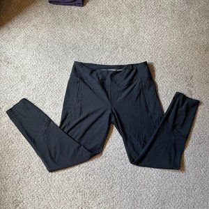 Victoria Sport Total Knockout Legging with Pockets